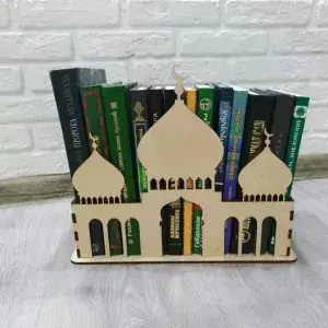 Porte plusieurs livres quran
