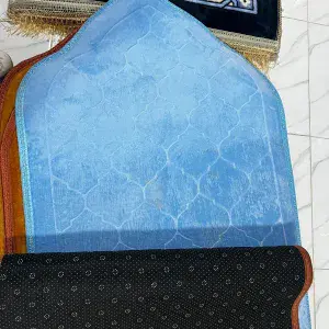 سجادة مبطنة ألوان مختلفة