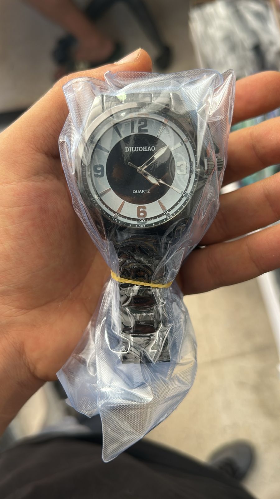 Montre-Bracelet Homme Quartz Diluohao – Cadran Noir & Bracelet Acier 4 Montre Homme Quartz Tunisie - Vue 3 Kadowet Tunisie